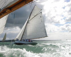 Classic Logan Yacht Ariki A3 Classic Logan Yacht Ariki A3